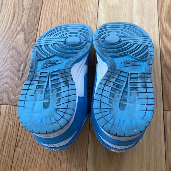 Women’s Dunks low 7.5 - Picture 2 of 5